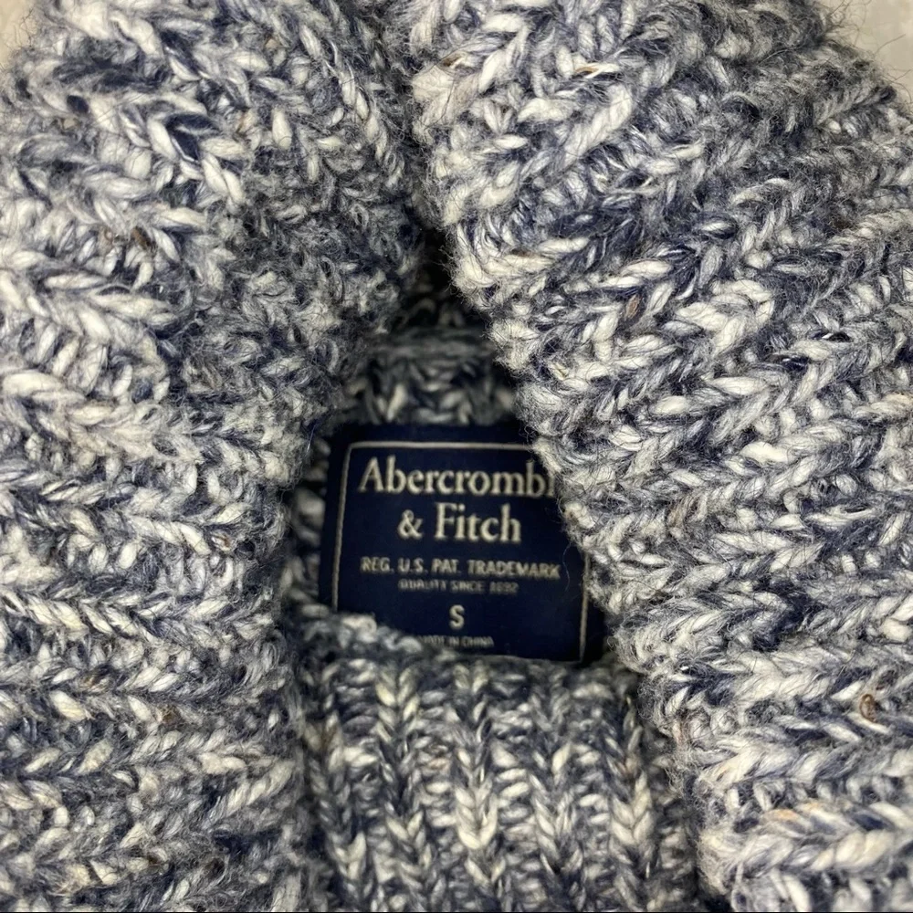 Abercrombie & Fitch Turtleneck Sweater Size Small - Picture 4 of 8